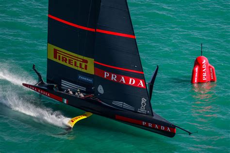 Prezzi di Luna Rossa Prada Pirelli Ferrari .